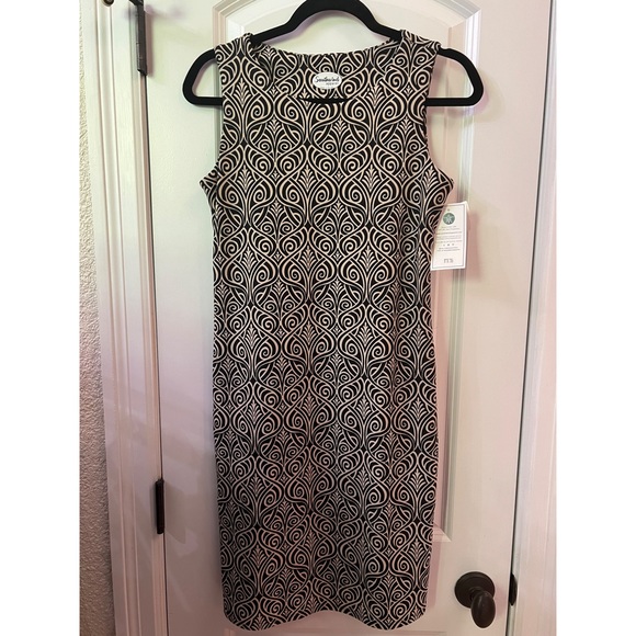 NWT Sleeveless Shift Dress - Picture 2 of 4